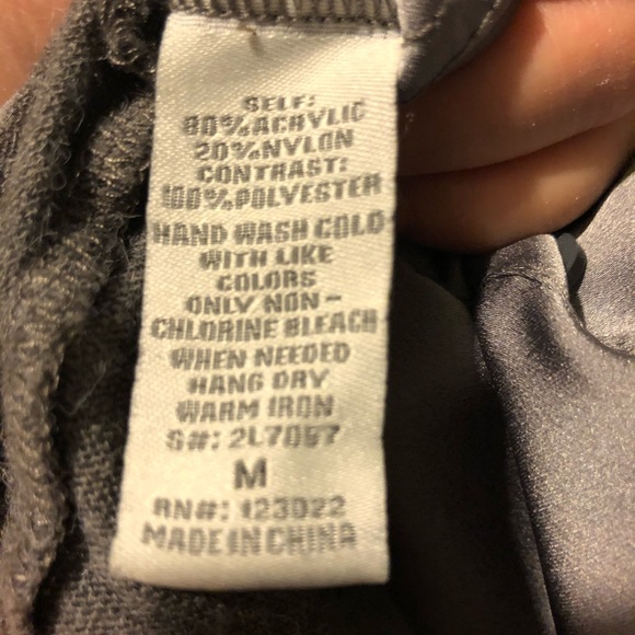 Cecico Gray Longsleeve Silky Blouse, Size M - Picture 4 of 4